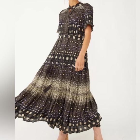 Free People Dresses & Skirts - Free People Rare Feelings Black and Cream Star-Print Maxi Dress